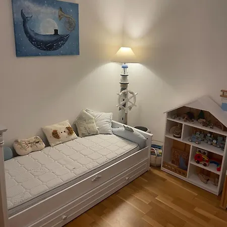 Stunning Garden Flat On The Hills Next To Old Town Apartment